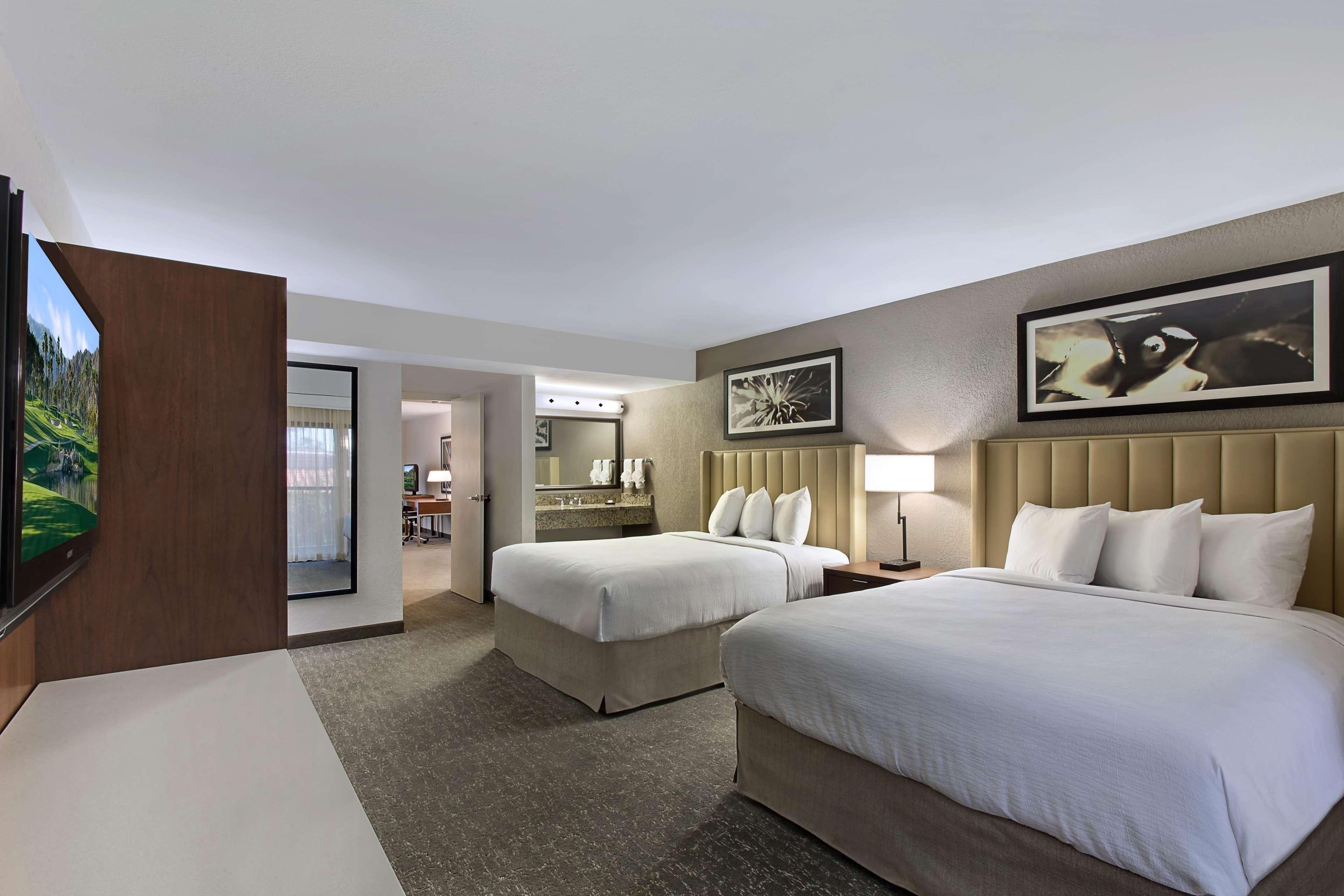 Embassy Suites By Hilton Palm Desert Pokoj fotografie